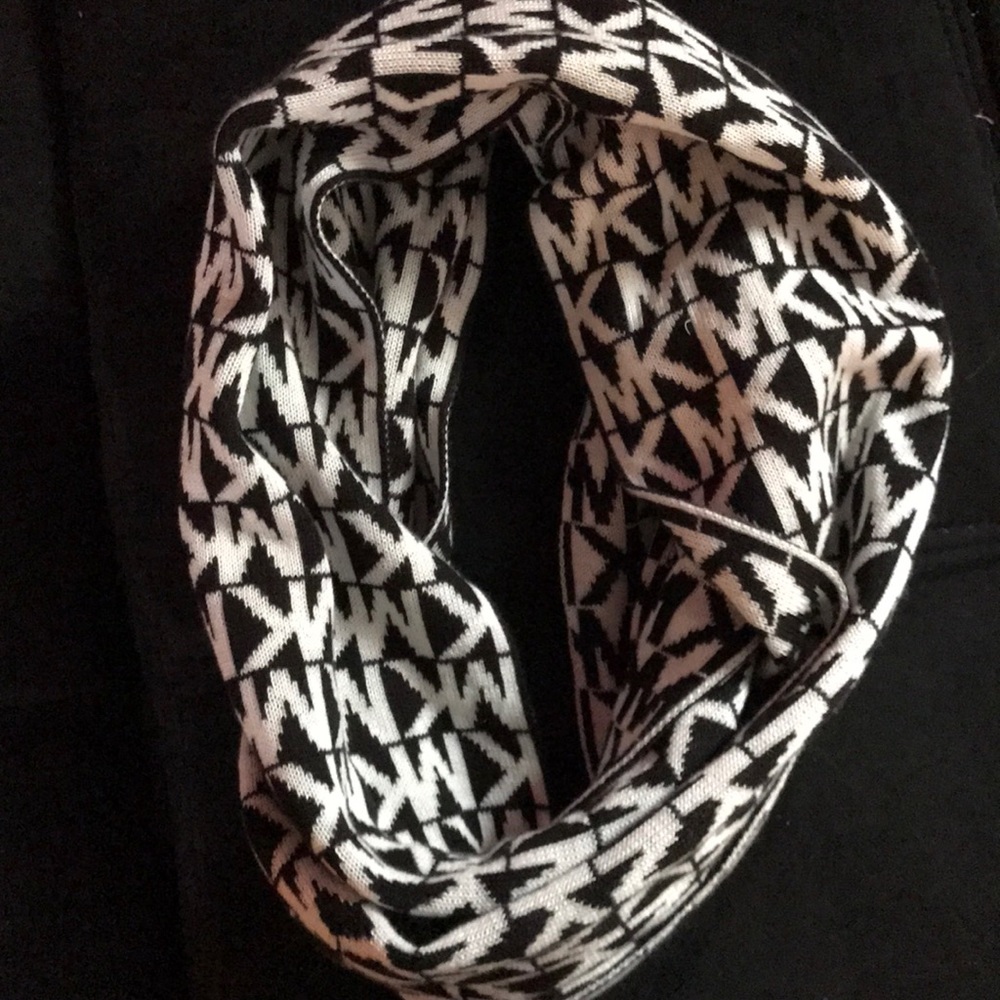 MK SCARF